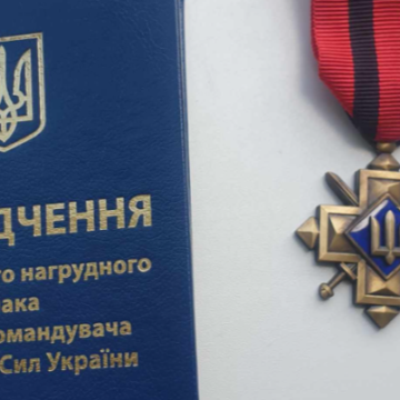 Є прикладом мужності та відданості своїй країні: Руслана Остапчука з Калуської громади нагороджено «Золотим хрестом»