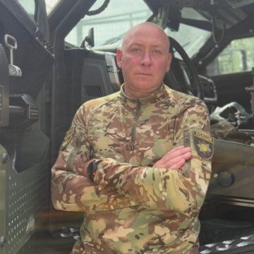 25 кілометрів їхав на одних дисках після вибуху дрона, аби врятувати побратимів: історія поліцейського з Прикарпаття