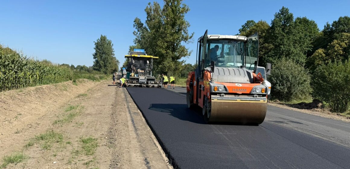 На автошляхах Прикарпаття триває ліквідація ямковості (ФОТО) На автошляхах Прикарпаття триває ліквідація ямковості (ФОТО)