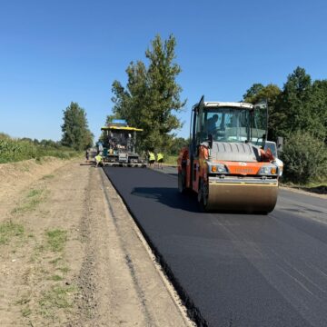 На автошляхах Прикарпаття триває ліквідація ямковості (ФОТО)