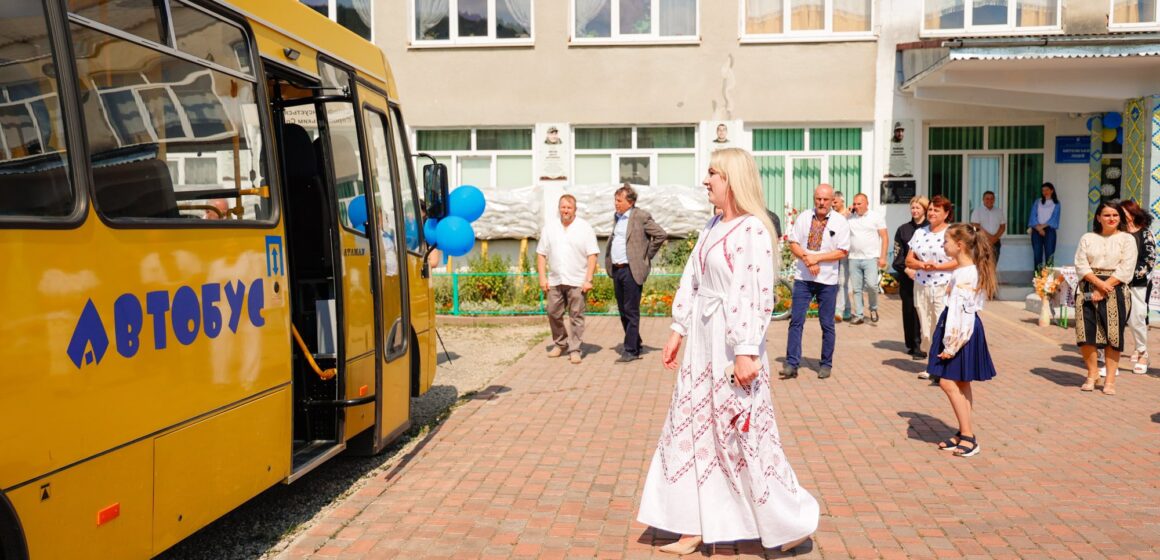 Спеціалізований «школярик» та ремонт дороги: результат візиту начальниці ОВА до Пасічнянської громади (ФОТО)