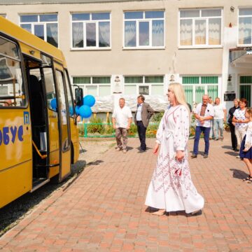Спеціалізований «школярик» та ремонт дороги: результат візиту начальниці ОВА до Пасічнянської громади (ФОТО)