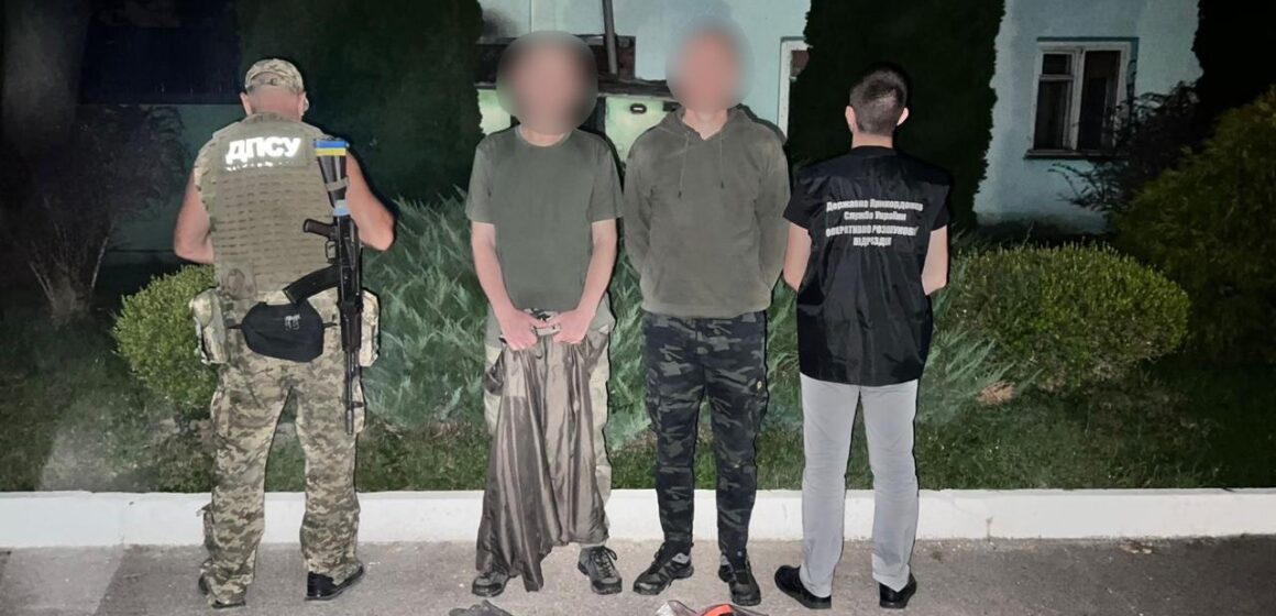 Бокорізи та рятувальні жилети не допомогли: прикордоннники затримали двох прикарпатців 