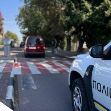 У Косові водійка мінівена збила на “зебрі” 11-річну дівчинку (ФОТО)