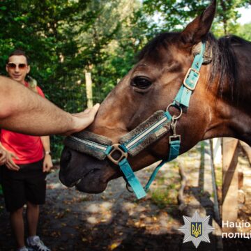 Іпотерапія, як шлях відновлення: прикарпатські психологи поліції провели реабілітаційні заходи для захисників
