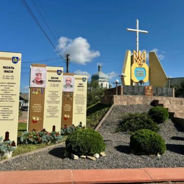 У Галицькій громаді освятили пам’ятні знаки загиблим захисникам 