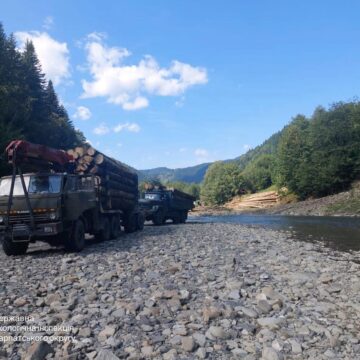 На Верховинщині через незаконний проїзд через річку оштрафували водіїв вантажівок