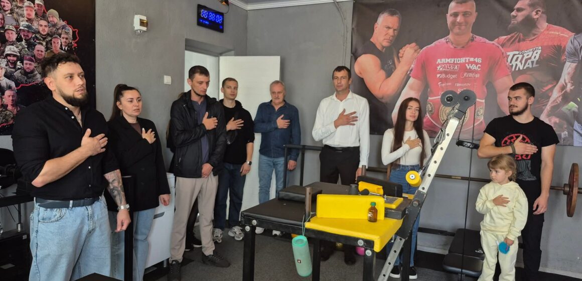 У Надвірній відкрили спортивний клуб з армрестлінгу в честь полеглого захисника Віктора Гурбо