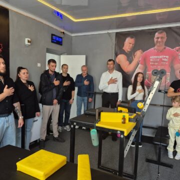 У Надвірній відкрили спортивний клуб з армрестлінгу в честь полеглого захисника Віктора Гурбо