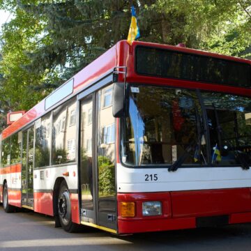 Івано-Франківськ отримав від іноземних партнерів ще два тролейбуси (ФОТО)
