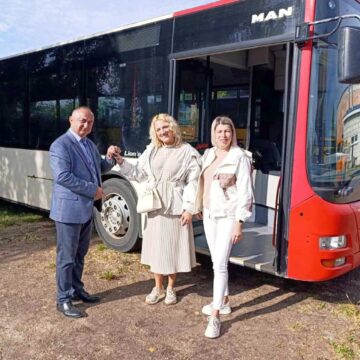 Тлумацька громада передала автобус прифронтовій громаді Чернігівщини (ФОТО)