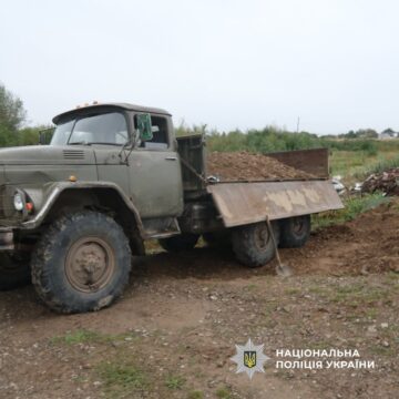 На Рожнятівщині спіймали чоловіка, який видобував піщано-гравійну суміш без дозвільних документів (ФОТО)
