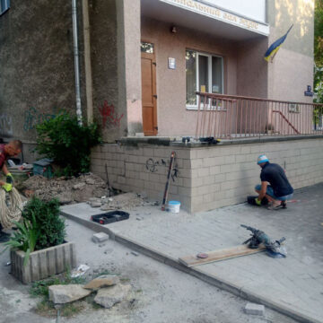 У читальній залі Центральної бібліотеки Івано-Франківська з’явиться вертикальний гідравлічний підйомник