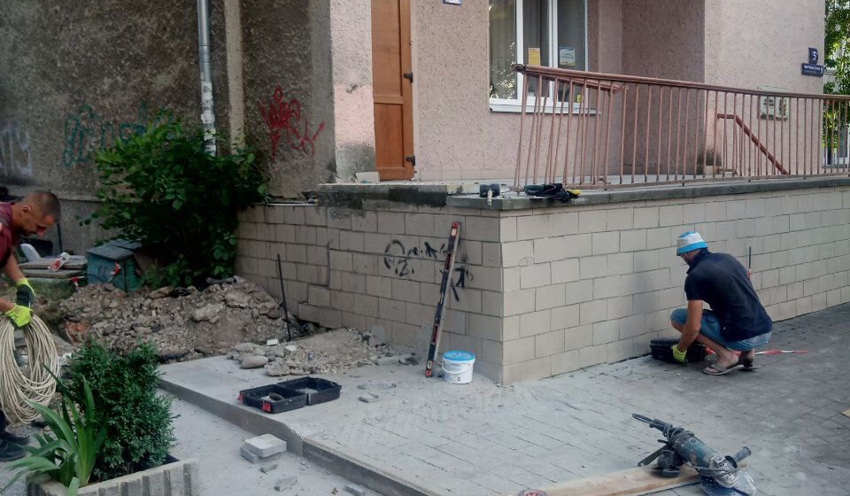У читальній залі Центральної бібліотеки Івано-Франківська з’явиться вертикальний гідравлічний підйомник