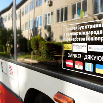 Івано-Франківськ отримав ще два тролейбуси від іноземних партнерів і шукає водіїв