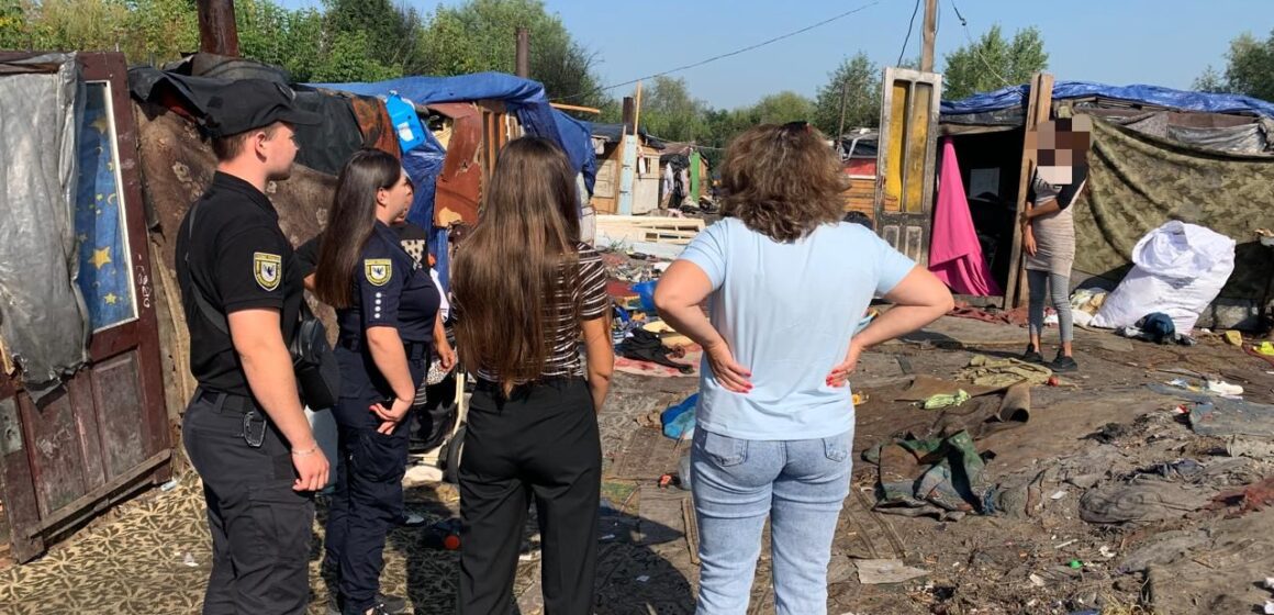 Поліцейські навідалися до  тимчасового поселення ромів на Коломийщині