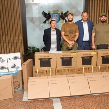 Генератори, Мавіки, старлінки, модеми і зарядні станції передають від Івано-Франківської громади захисникам за Бюджетом участі