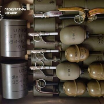 За незаконний збут зброї та боєприпасів судитимуть двох мешканців Прикарпаття
