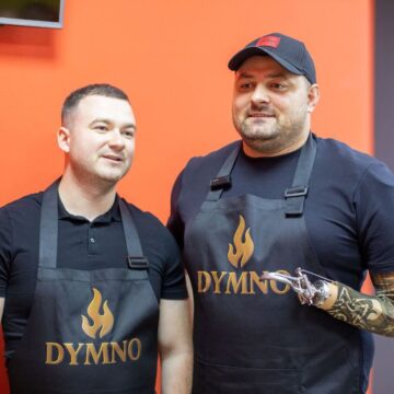 “Dymno”: ветеран з ампутованою рукою та військовий відкрили шашличну в центрі Івано-Франківська