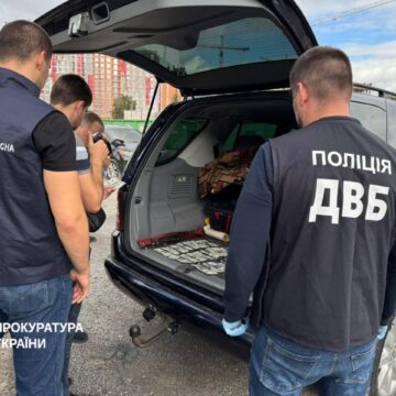 На Прикарпатті викрито керівника благодійного фонду, який вирішив «підзаробити» на переправленні осіб через державний кордон
