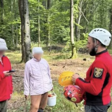 На Прикарпатті рятувальники розшукали заблукалих грибників