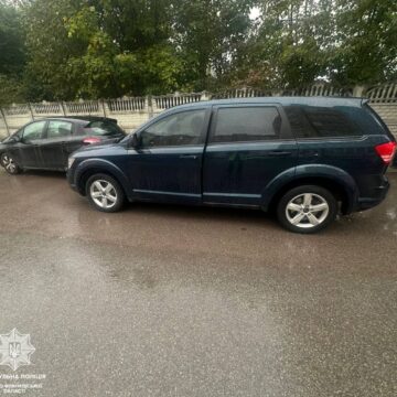 В Івано-Франківську водій Dodge напідпитку в’їхав у припаркований автомобіль