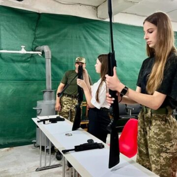 На Прикарпатті триває підвищення кваліфікації педагогів предмета «Захист України»