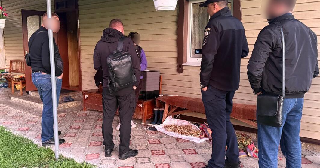 Посадовці, державні реєстратори, підставні особи: на Прикарпатті викрили злочинну групу, яка незаконно заволоділа землями поблизу «Буковелю»
