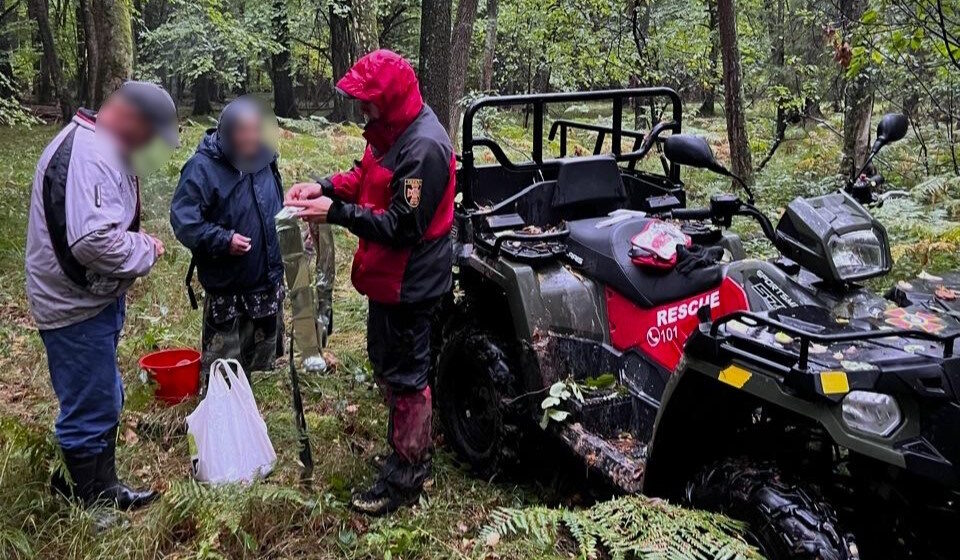 На Івано-Франківщині рятувальники розшукали двох заблукалих у лісі грибників