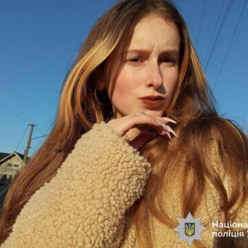 Пішла з дому і не повернулась: на Прикарпатті розшукують 15-річну дівчину