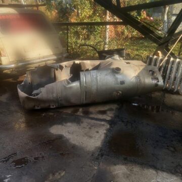 На Прикарпатті внаслідок вибуху металевої ємності загинув чоловік, ще один — травмований