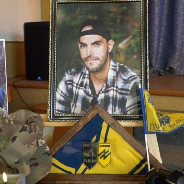У Надвірній відбулась фотовиставка полеглого азовця, оборонця Маріуполя, який пройшов російський полон, Андрія Плитуса з позивним Леміш