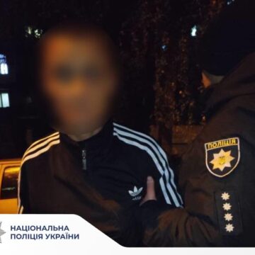 В Івано-Франківську чоловік з ножем напав на дружину В Івано-Франківську чоловік з ножем напав на дружину