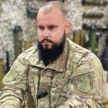 “Коли ми заїхали на позиції — російський полк “Ахмат” просто втікав”, – штурмовик “Люті” на псевдо Бізон
