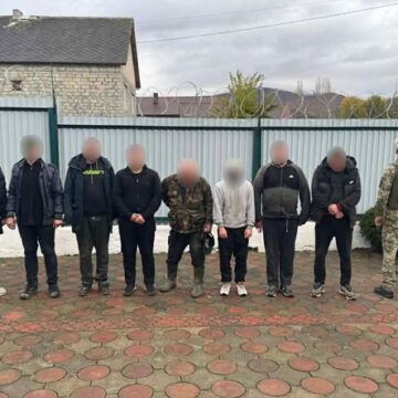 Прикарпатець та ще п’ятеро чоловіків намагалися незаконно потрапити до Румунії