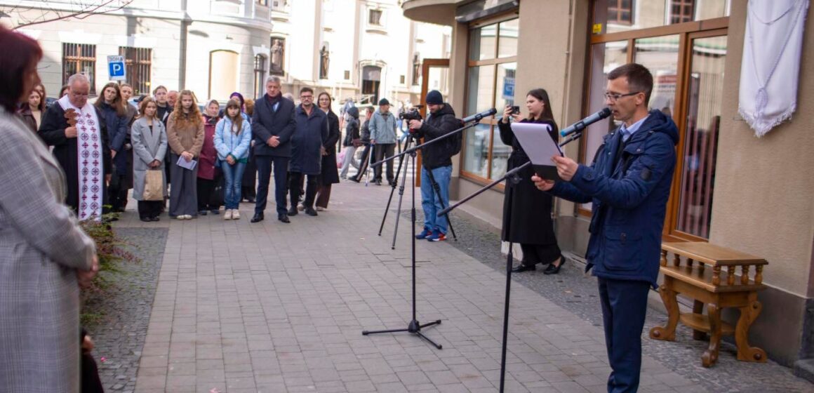 У Івано-Франківську відкрили памʼятну дошку Василю Ґрещуку