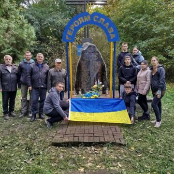Франківці відновили могилу постанців у Польщі, сплюндровану вандалами