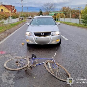 На Коломийщині 46-річний житель Житомирської області автомобілем «Nissan Almera» наїхав на 67-річну велосипедистку