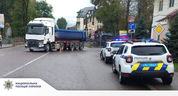 Поліція розпочала розслідування за фактом ДТП у Яремче, в наслідок якої загинула жінка-пішохід Поліція розпочала розслідування за фактом ДТП у Яремче, в наслідок якої загинула жінка-пішохід