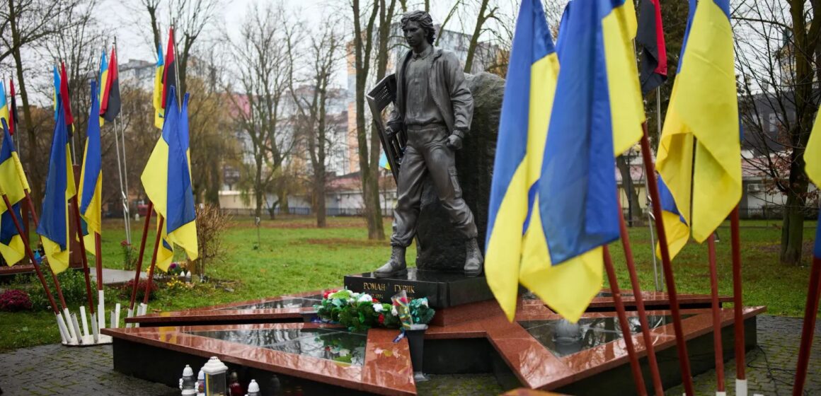 В Івано-Франківську відзначили 12-ту річницю Революції Гідності та Свободи