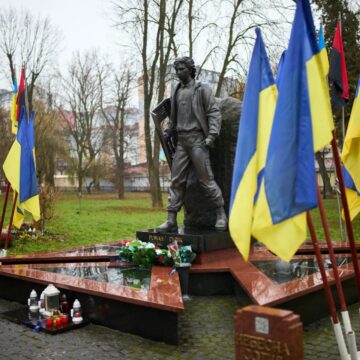 В Івано-Франківську відзначили 12-ту річницю Революції Гідності та Свободи