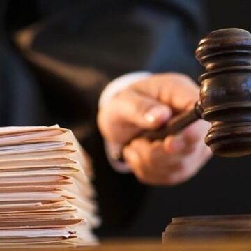 У Коломиї засудили чоловіка, який ухилявся від мобілізації, вчинив крадіжку та підпал автомобіля