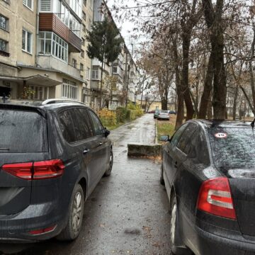 В Івано-Франківську будуть демонтувати самовільно встановлені перекриття міжбудинкових проїздів