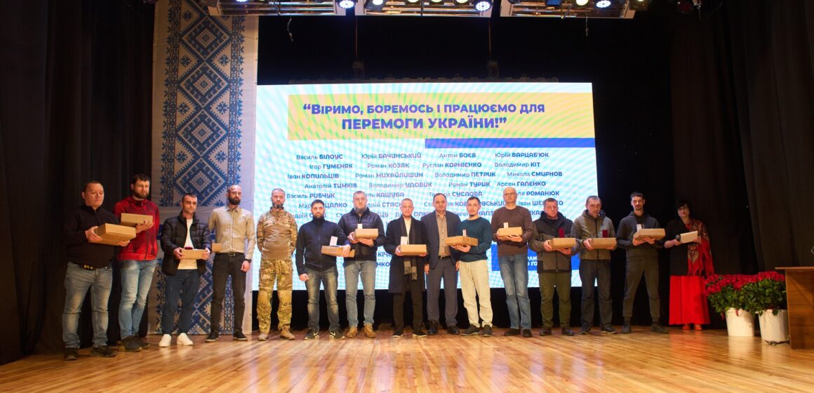 Захисники з Івано-Франківської громади, які повернулися з полону, отримали відзнаки “За честь і звитягу”