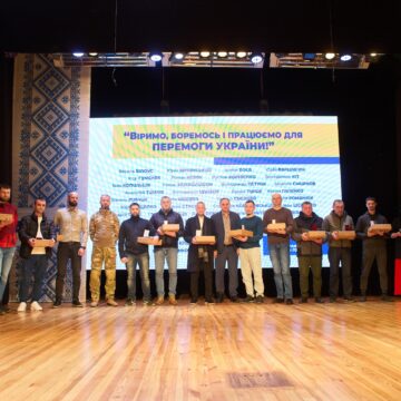 Захисники з Івано-Франківської громади, які повернулися з полону, отримали відзнаки “За честь і звитягу”