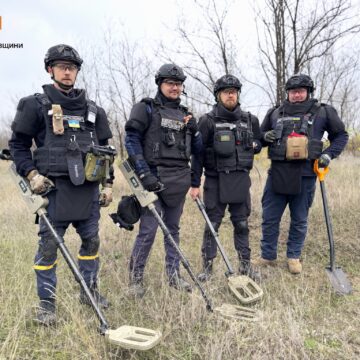 Піротехніки з Прикарпаття продовжують розміновувати Херсонщину