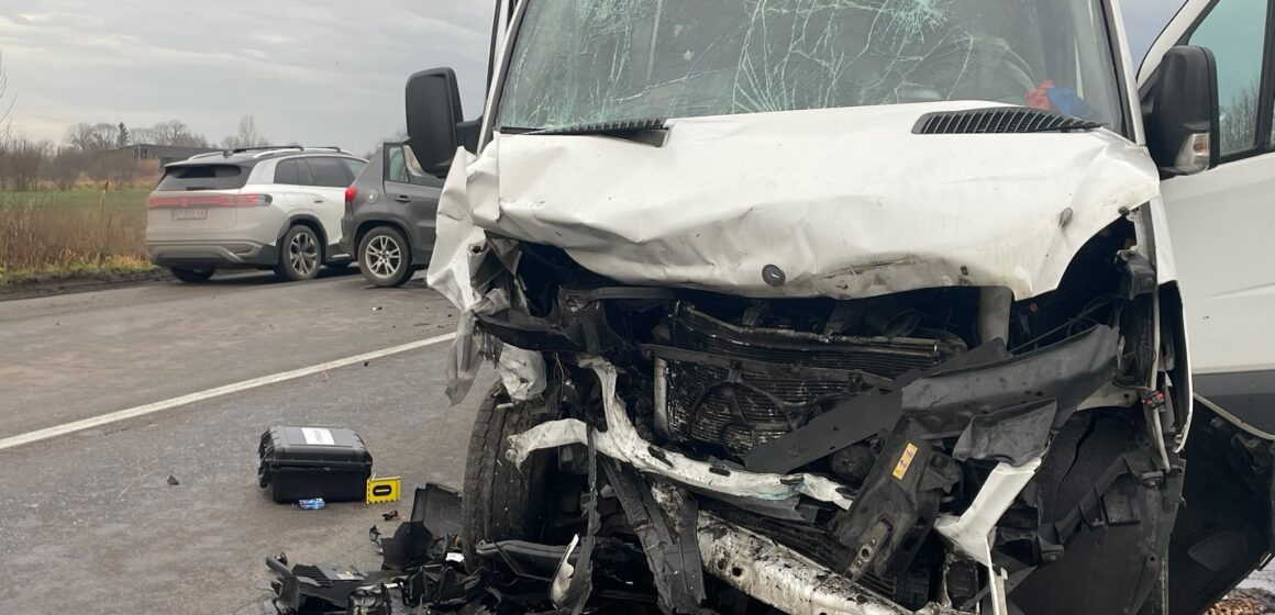 Внаслідок ДТП біля Галича одна людина загинула та вісім постраждали