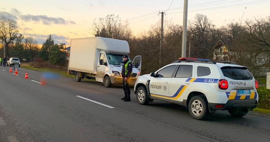 На Коломийщині водій мікроавтобуса на смерть збив 50-річного велосипедиста (ФОТО)