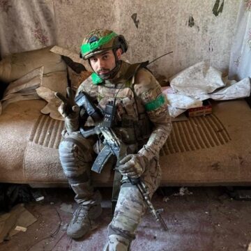 З перебитими ногами вивів побратимів з пекла – історія командира взводу 102-ї бригади ТрО на псевдо “Хан” З перебитими ногами вивів побратимів з пекла – історія командира взводу 102-ї бригади ТрО на псевдо “Хан”