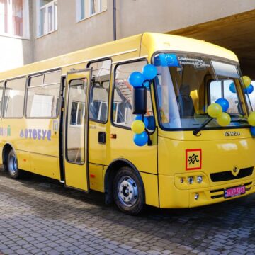 Для двох ліцеїв Косівщини передали нові спеціалізовані “школярики”